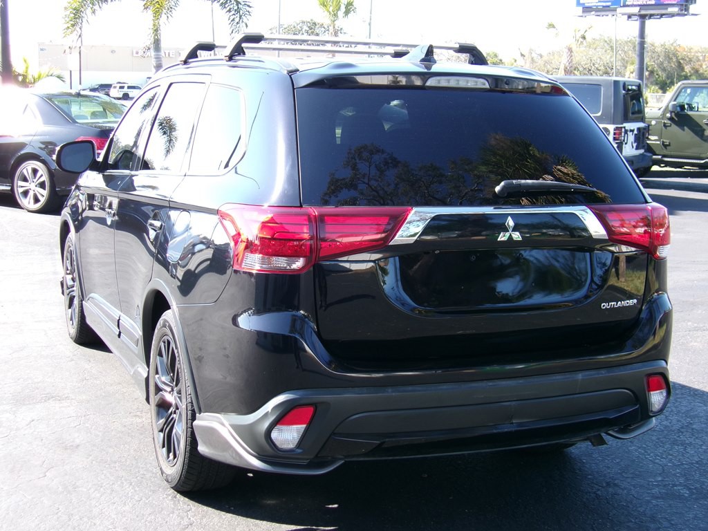 2018 Mitsubishi Outlander Image 22