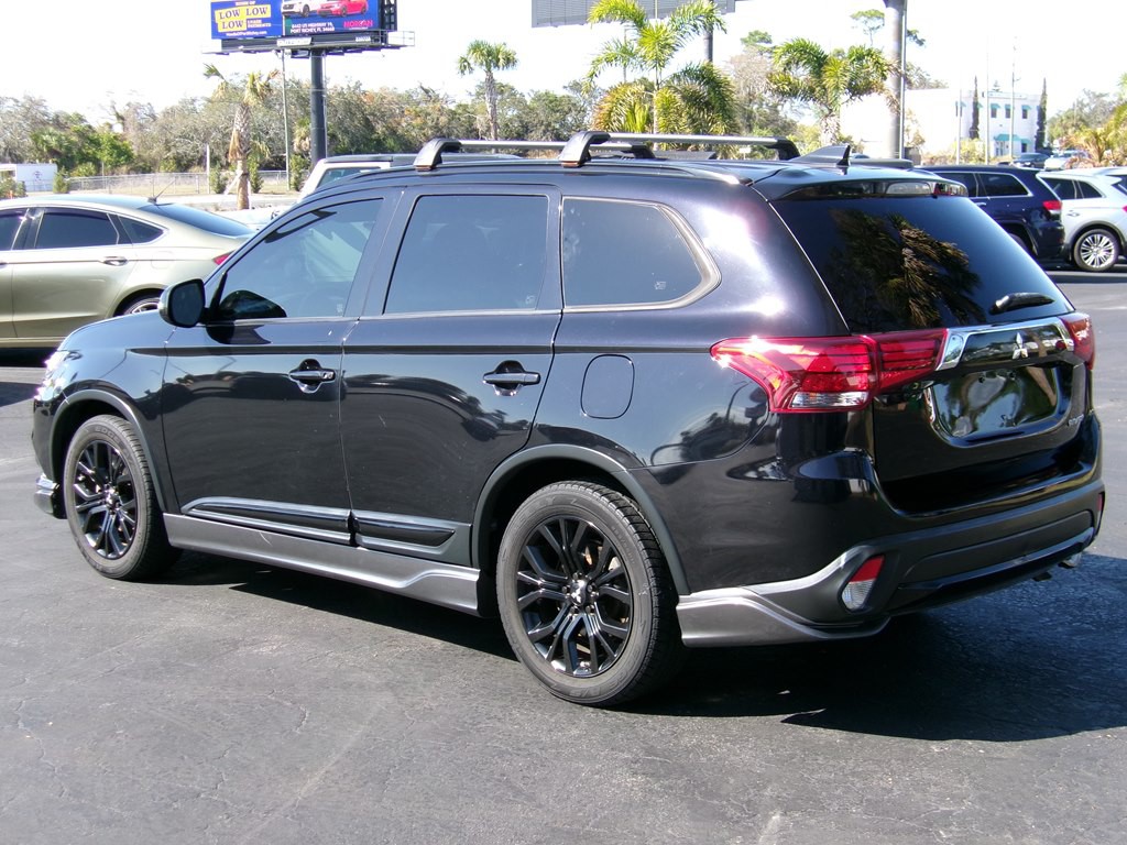 2018 Mitsubishi Outlander Image 24