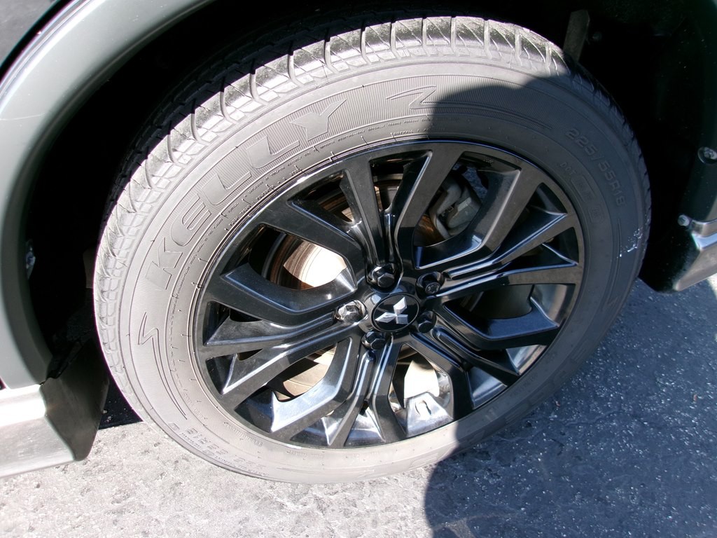 2018 Mitsubishi Outlander Image 32