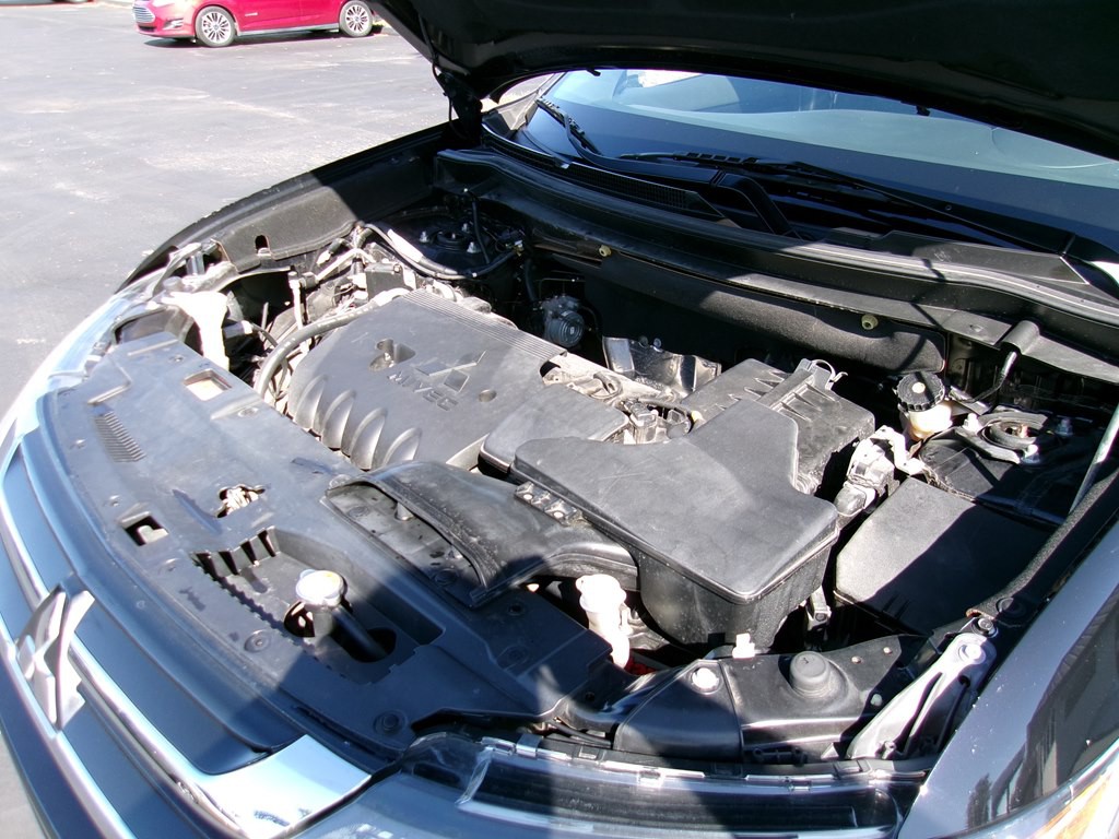 2018 Mitsubishi Outlander Image 37