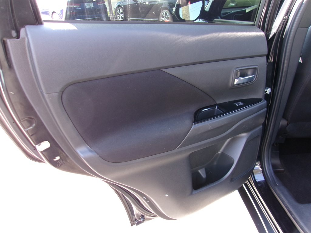 2018 Mitsubishi Outlander Image 49