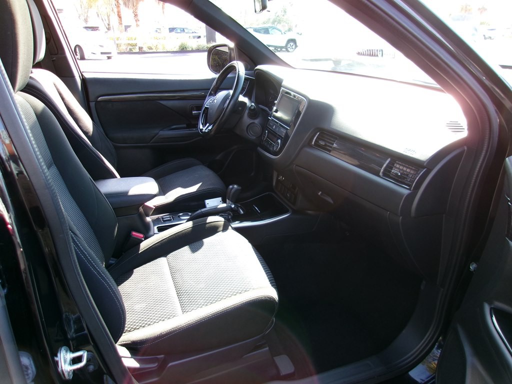 2018 Mitsubishi Outlander Image 56