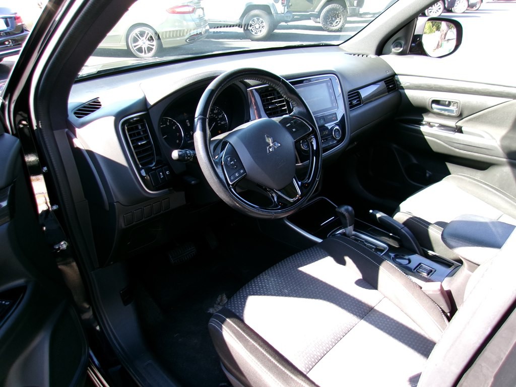 2018 Mitsubishi Outlander Image 61