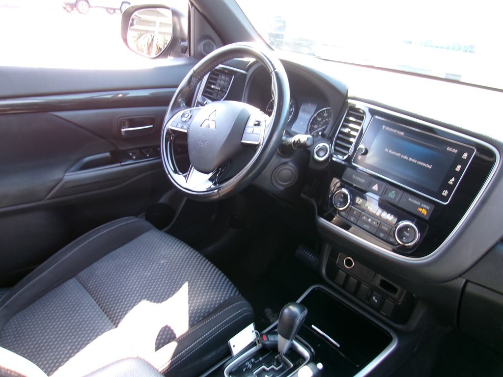 2018 Mitsubishi Outlander Image 63