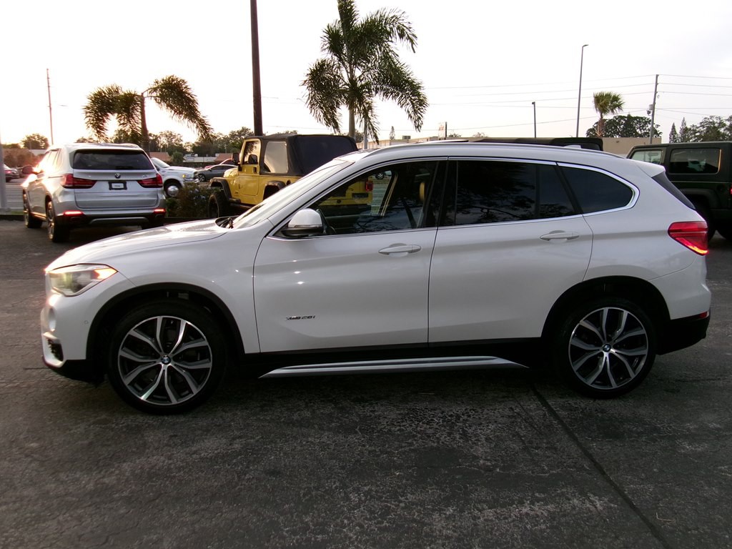 2016 BMW X1 Image 24