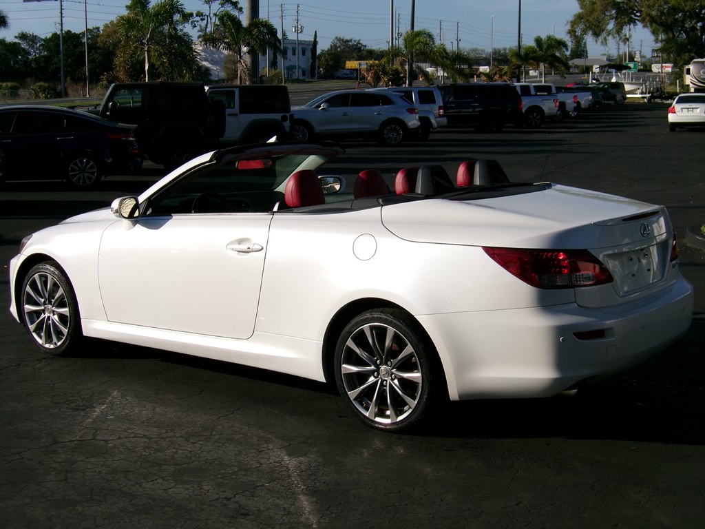 2014 Lexus IS Image 23