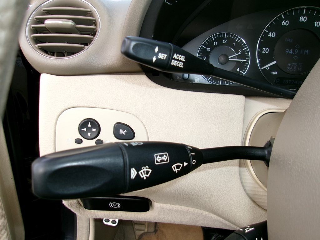 2006 Mercedes-Benz CLK-Class Image 111