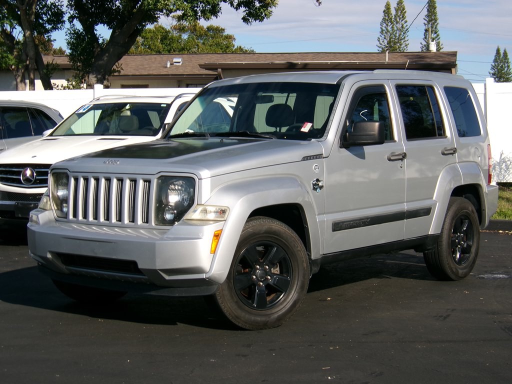 2012 Jeep Liberty Image 1