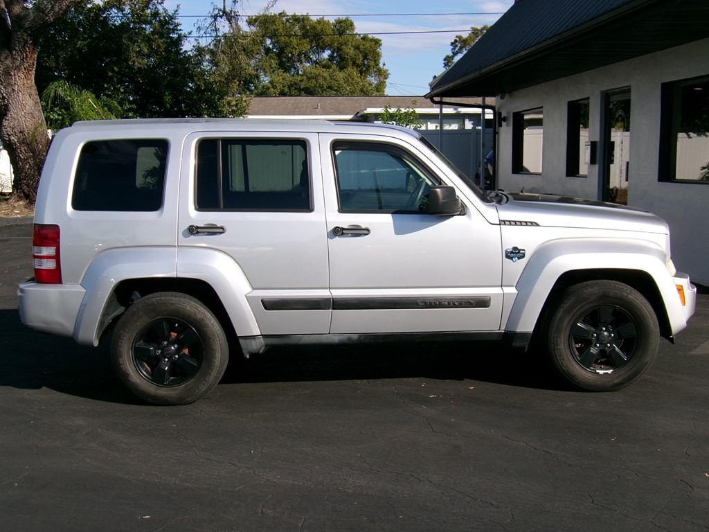 2012 Jeep Liberty Image 13