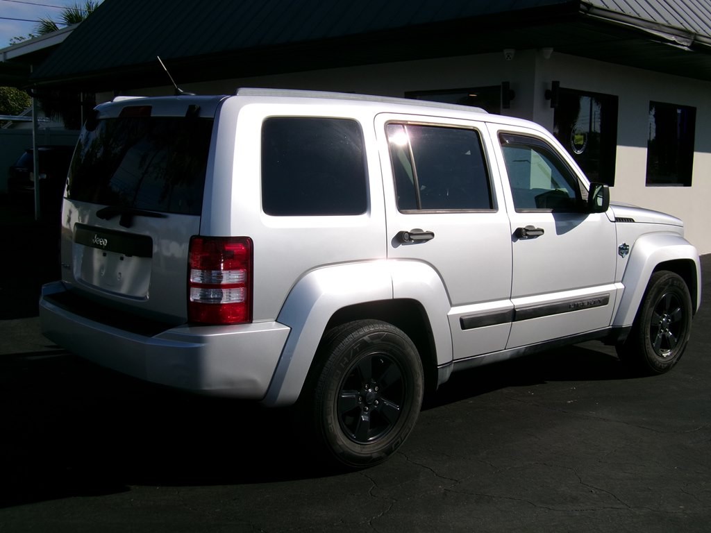 2012 Jeep Liberty Image 15