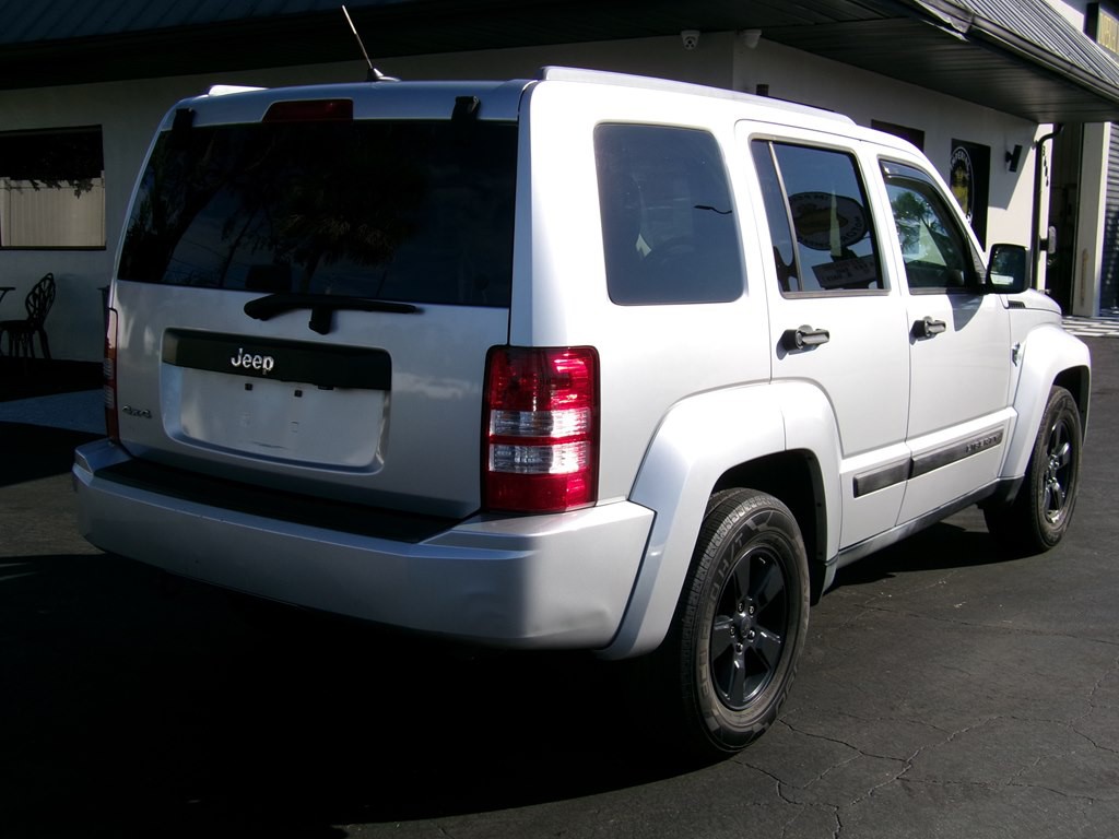 2012 Jeep Liberty Image 16