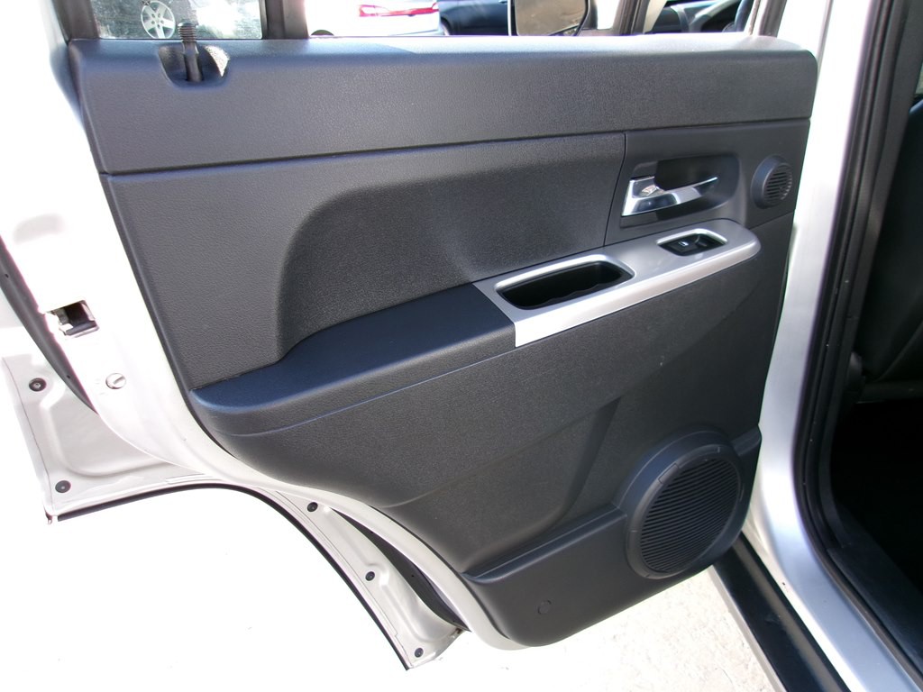 2012 Jeep Liberty Image 46