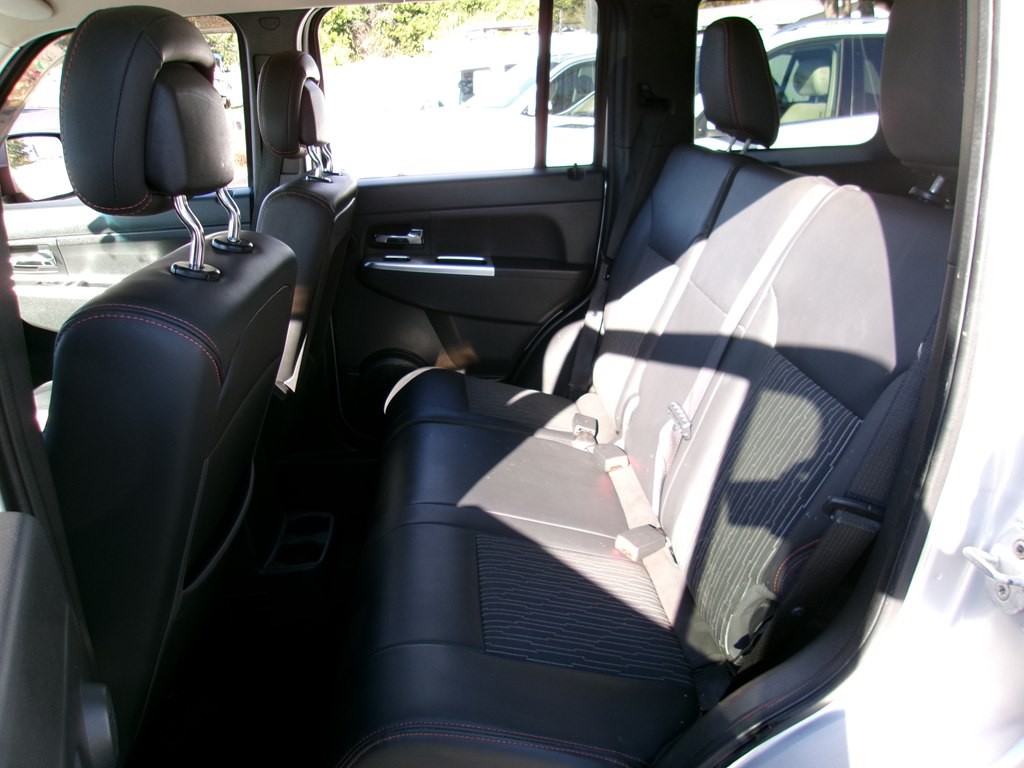 2012 Jeep Liberty Image 48