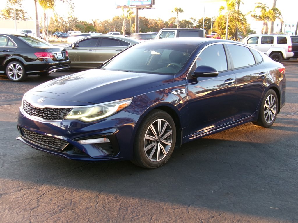 2019 Kia Optima Image 1