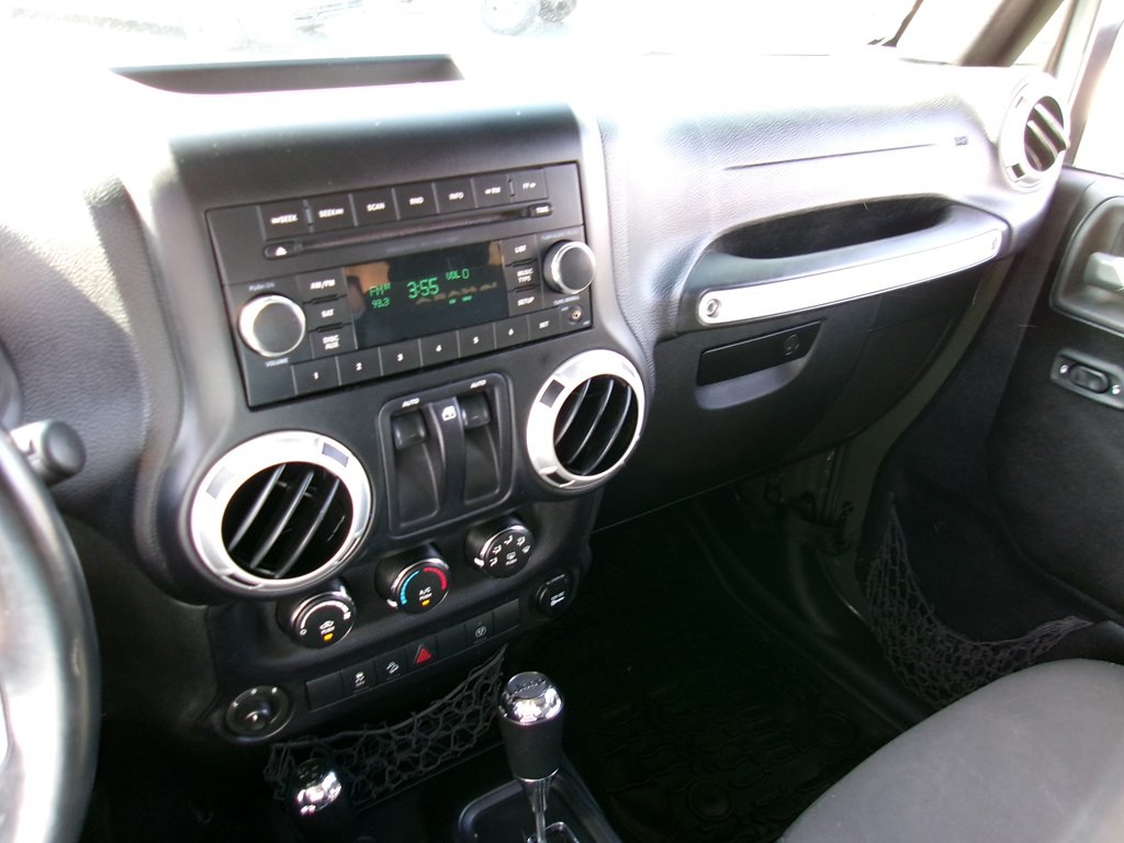 2015 Jeep Wrangler Image 64