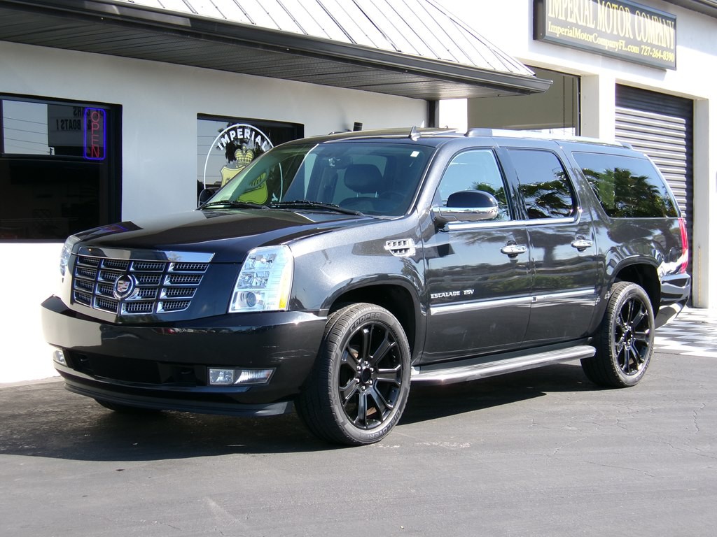 2012 Cadillac Escalade Image 2