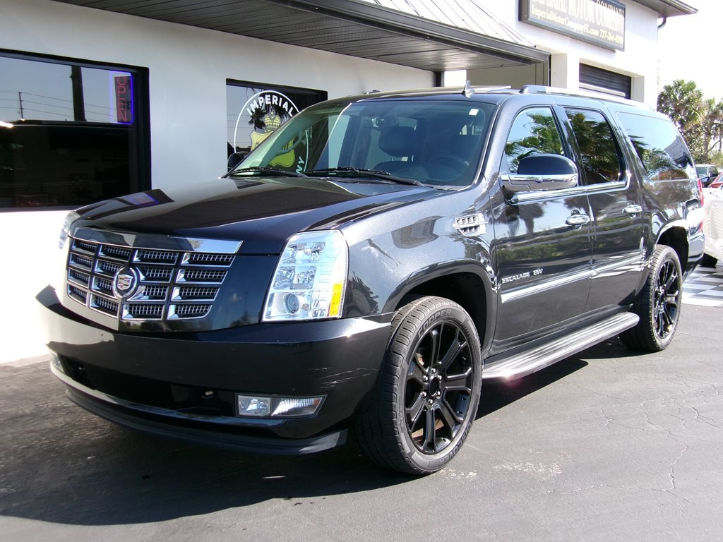 2012 Cadillac Escalade Image 3