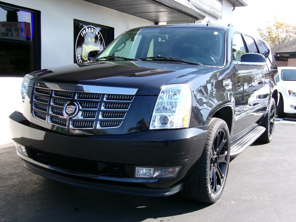 2012 Cadillac Escalade Image 4