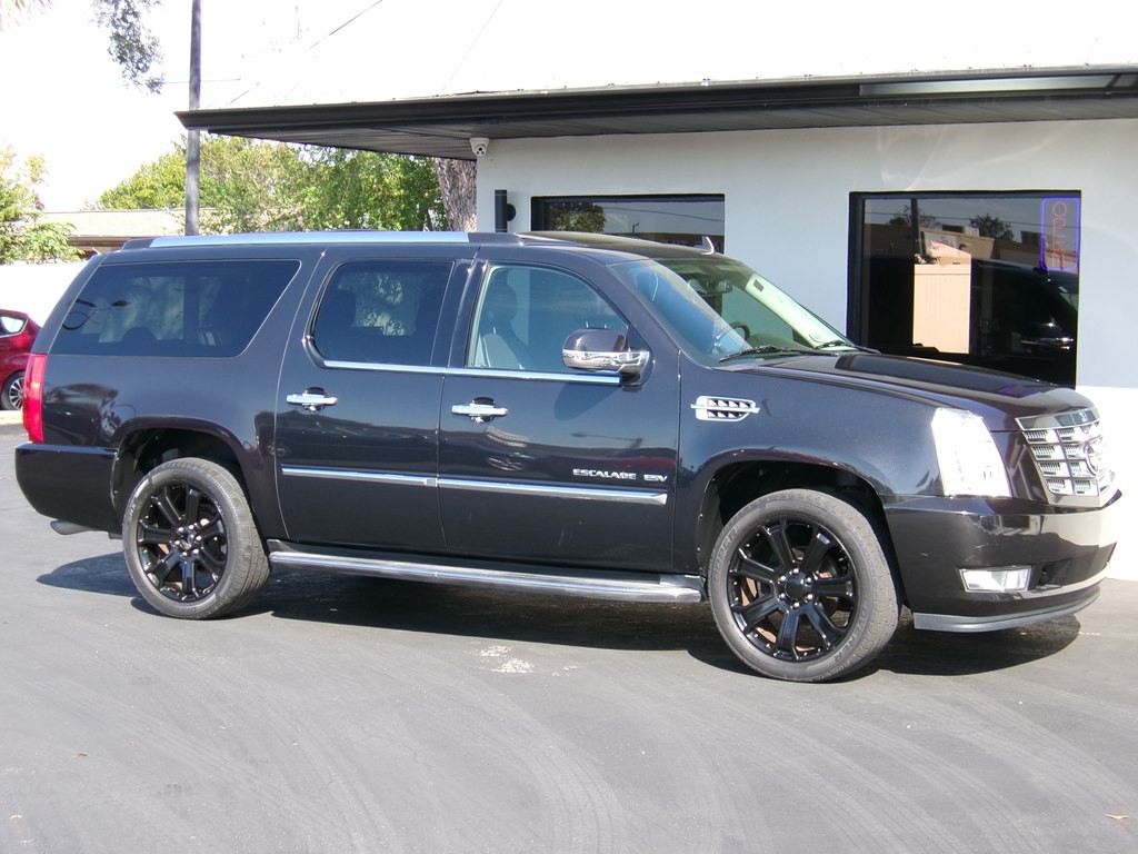 2012 Cadillac Escalade Image 11