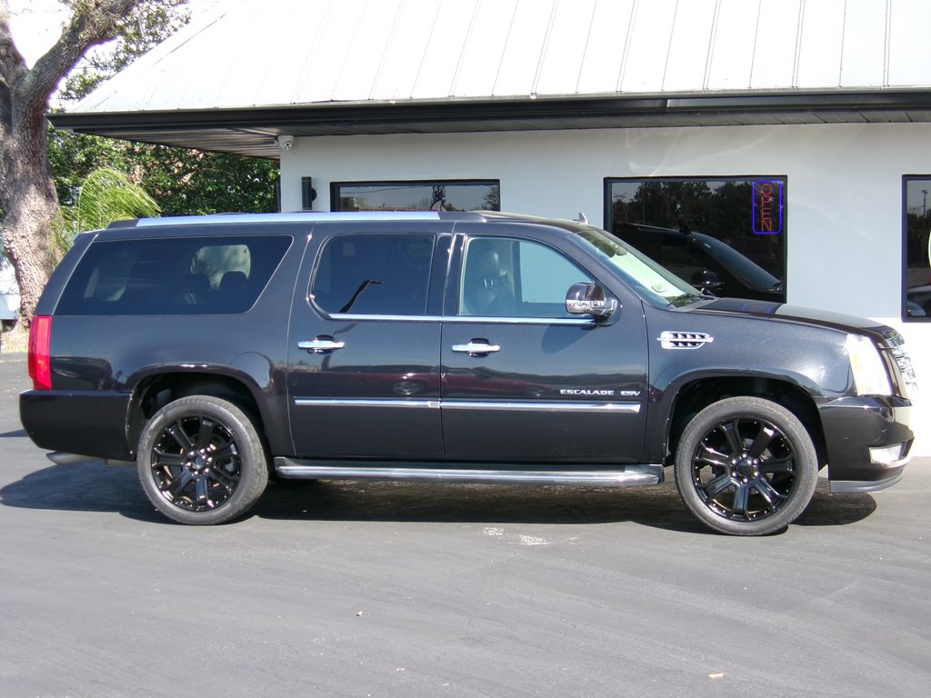 2012 Cadillac Escalade Image 13