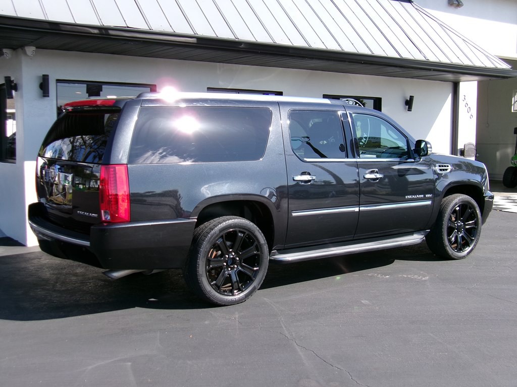 2012 Cadillac Escalade Image 16