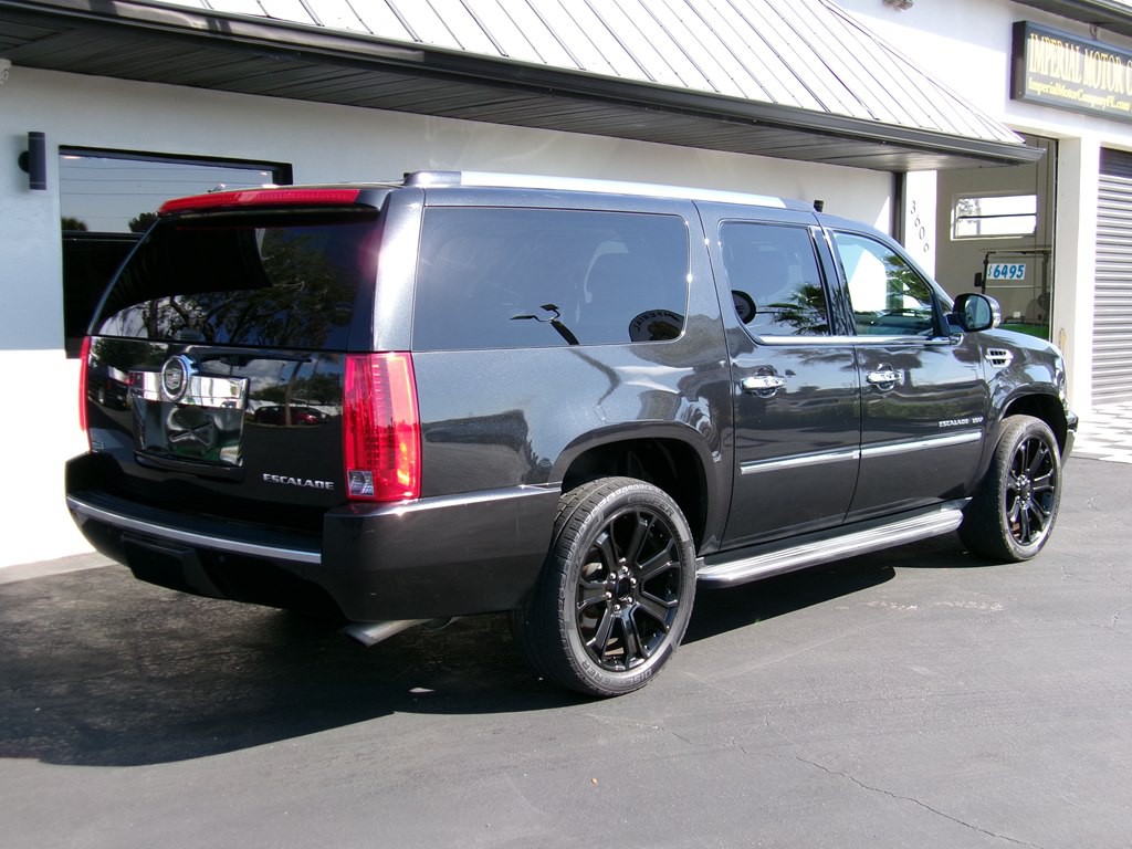 2012 Cadillac Escalade Image 17