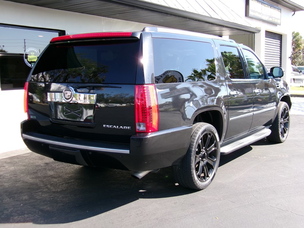 2012 Cadillac Escalade Image 18