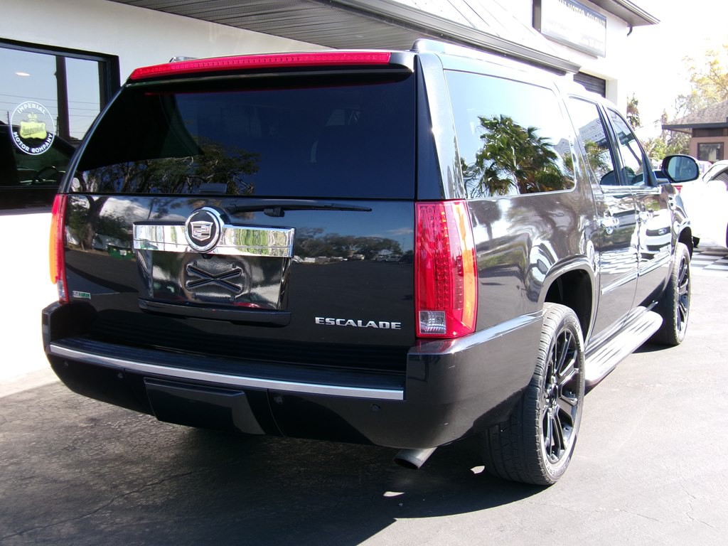 2012 Cadillac Escalade Image 19