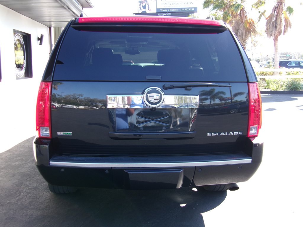 2012 Cadillac Escalade Image 21