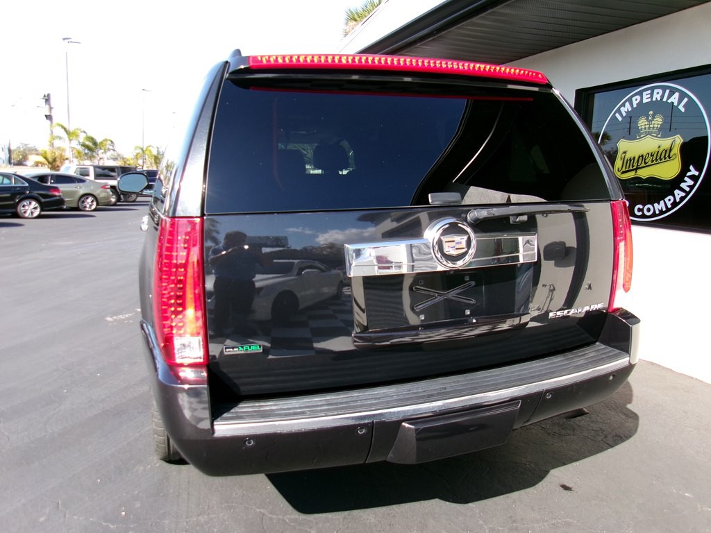 2012 Cadillac Escalade Image 22