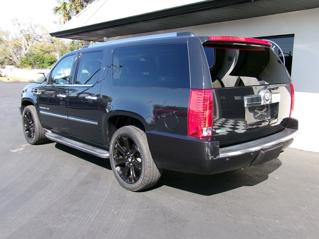 2012 Cadillac Escalade Image 24