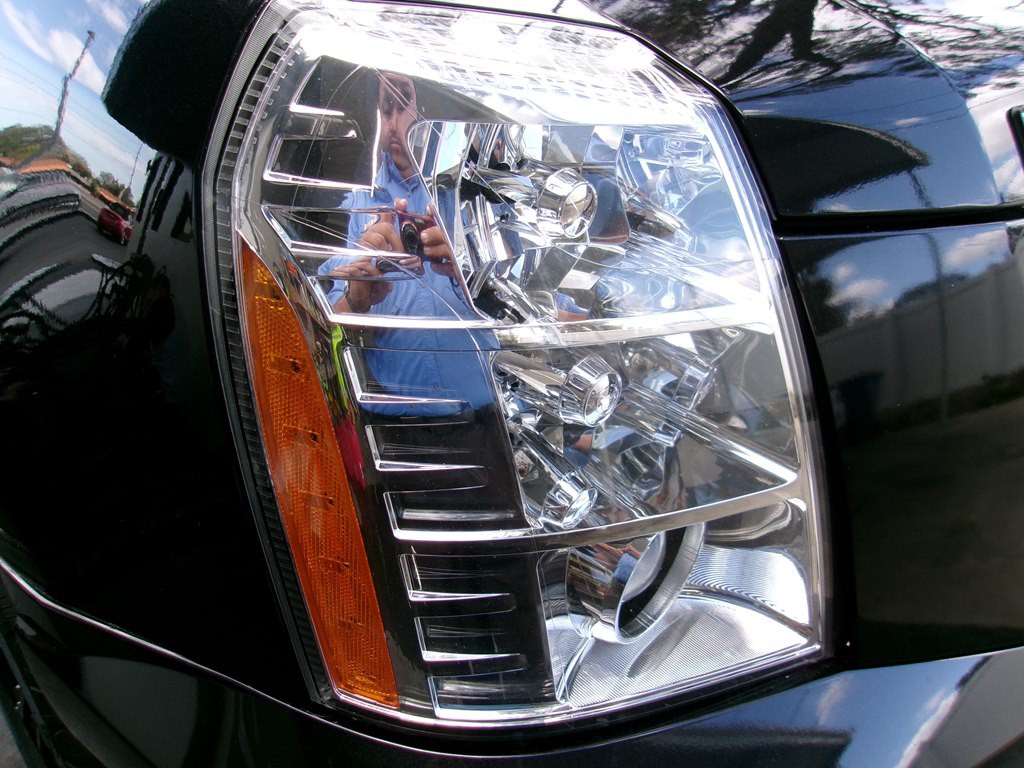 2012 Cadillac Escalade Image 32