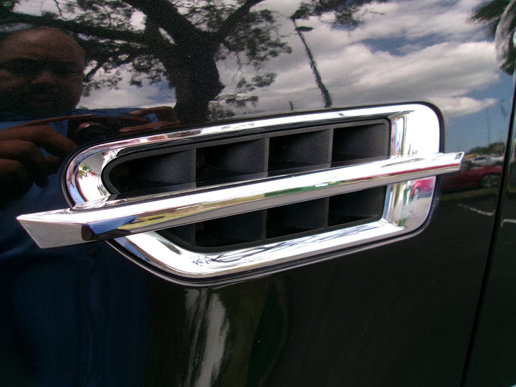 2012 Cadillac Escalade Image 43