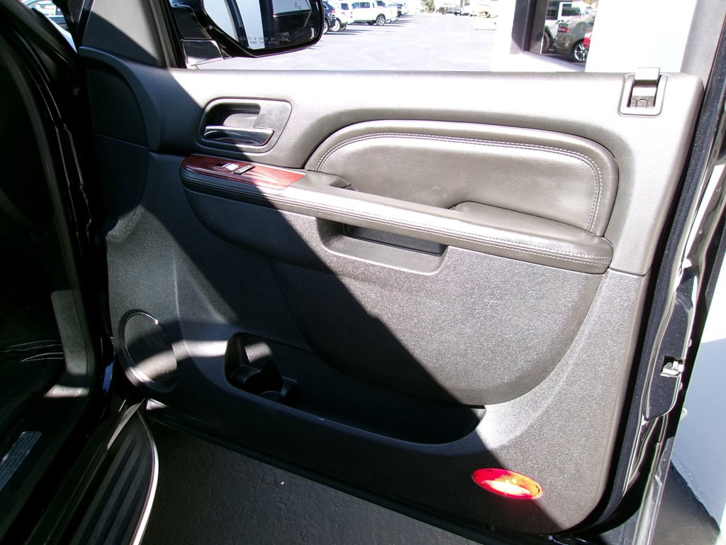 2012 Cadillac Escalade Image 60