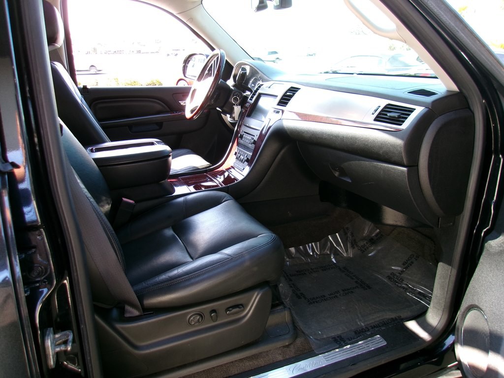 2012 Cadillac Escalade Image 61