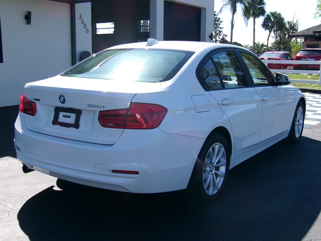 2018 BMW 3 Series Image 19