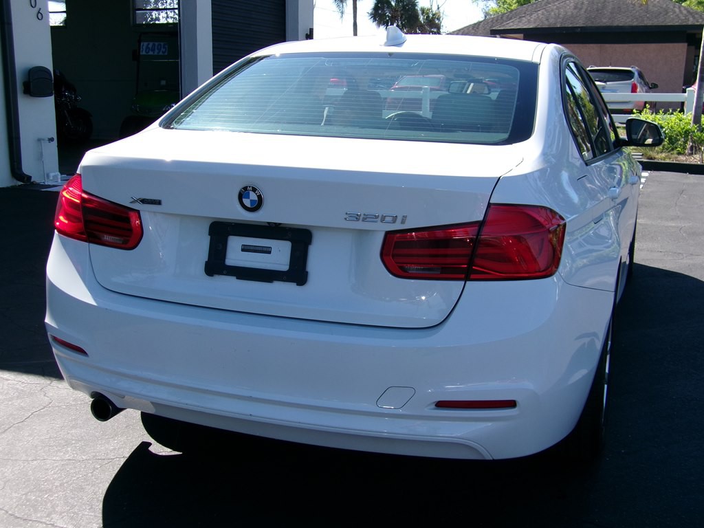 2018 BMW 3 Series Image 21