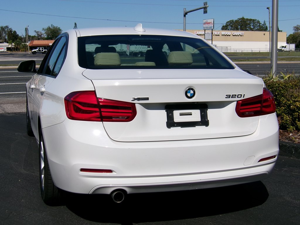 2018 BMW 3 Series Image 23