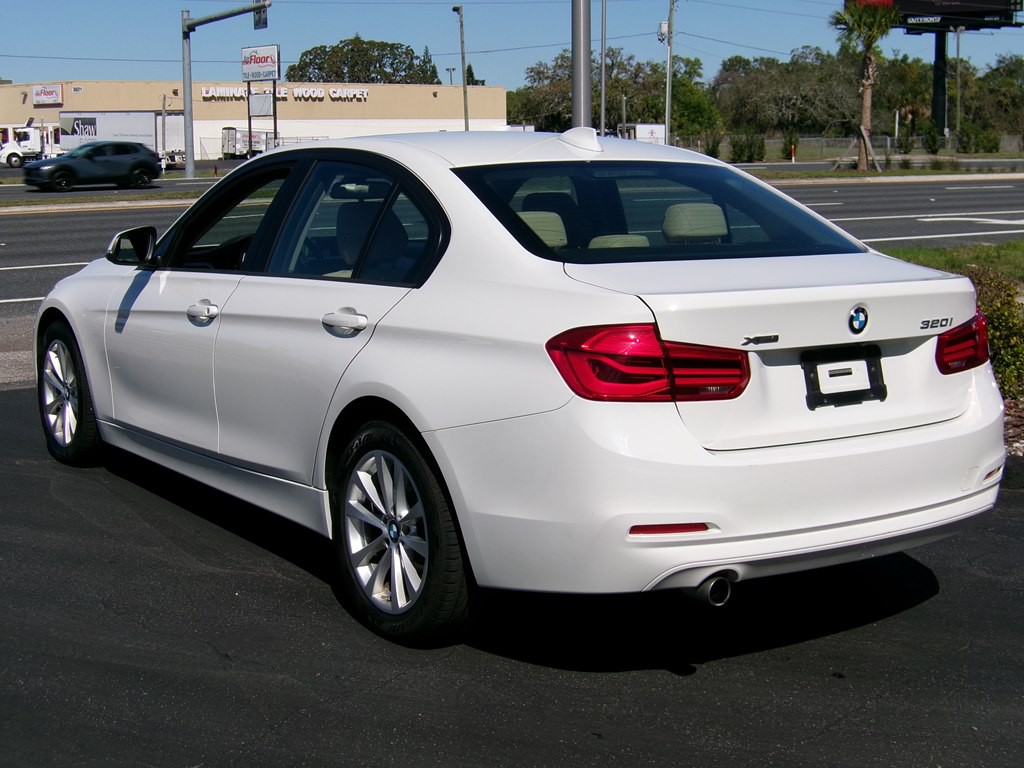 2018 BMW 3 Series Image 25