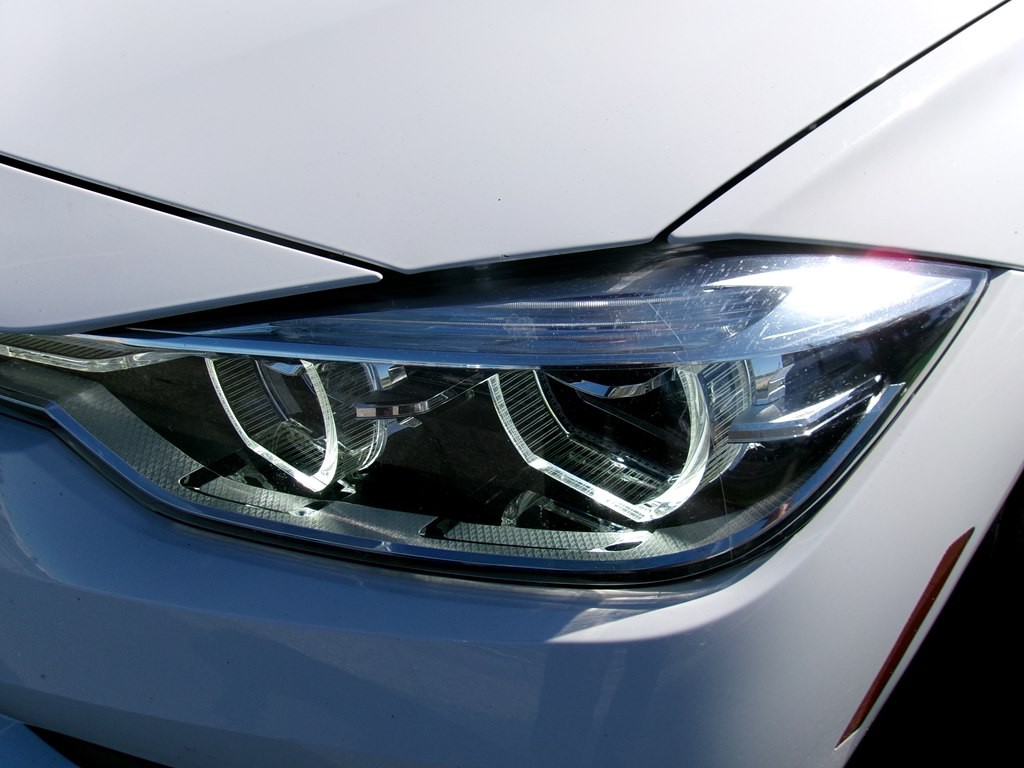 2018 BMW 3 Series Image 36