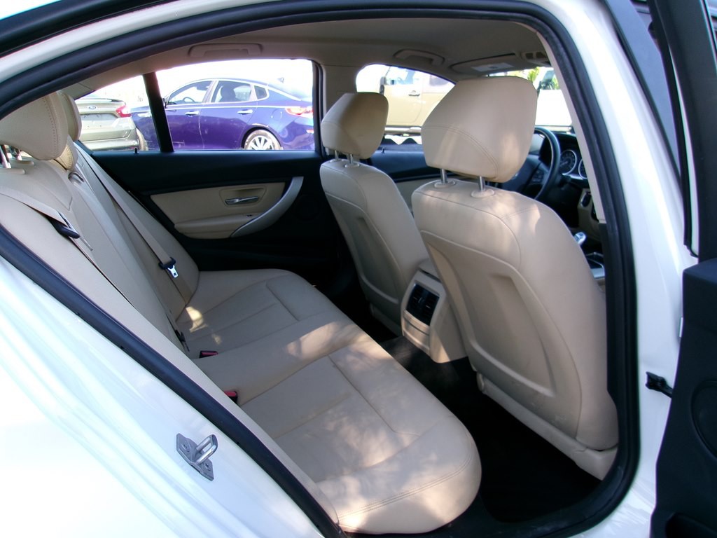 2018 BMW 3 Series Image 60