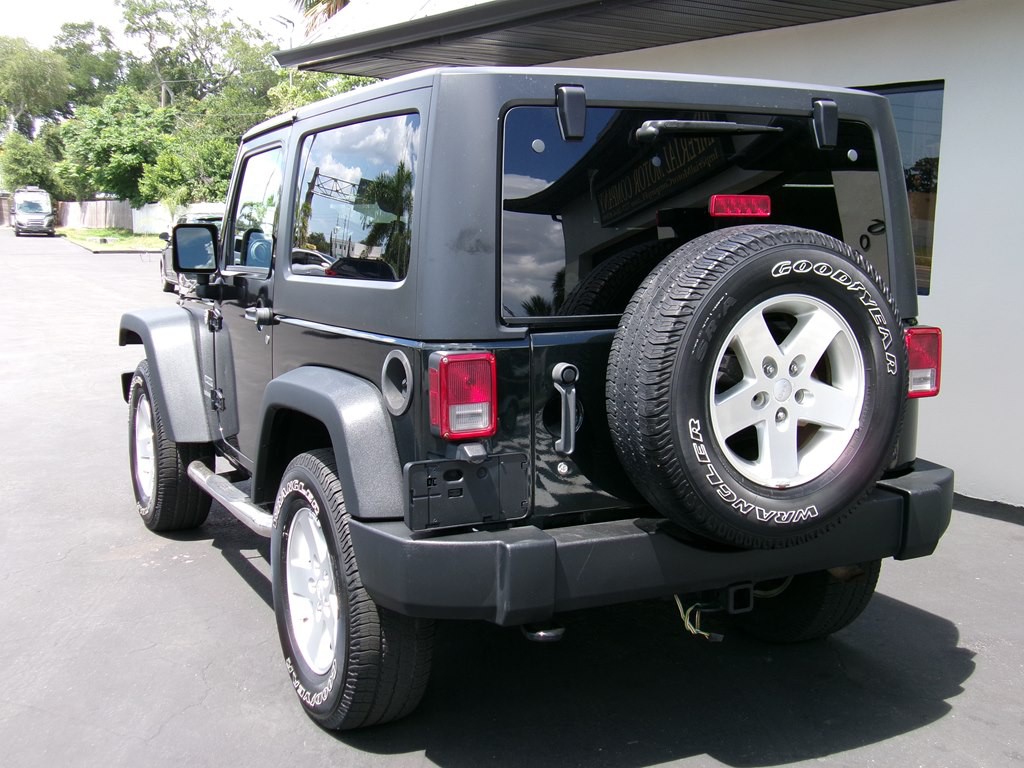 2012 Jeep Wrangler Image 22