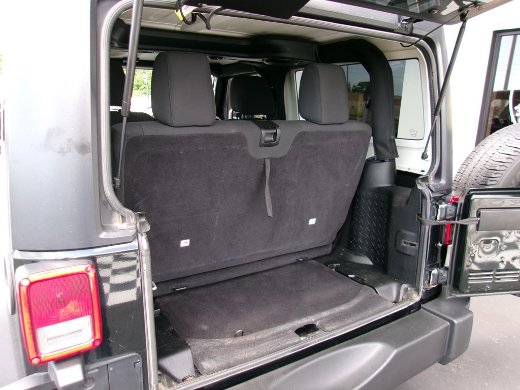 2012 Jeep Wrangler Image 40