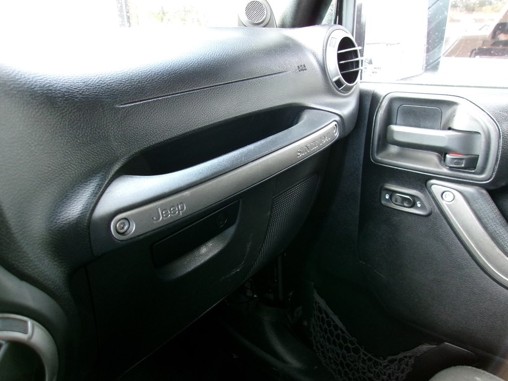 2012 Jeep Wrangler Image 56