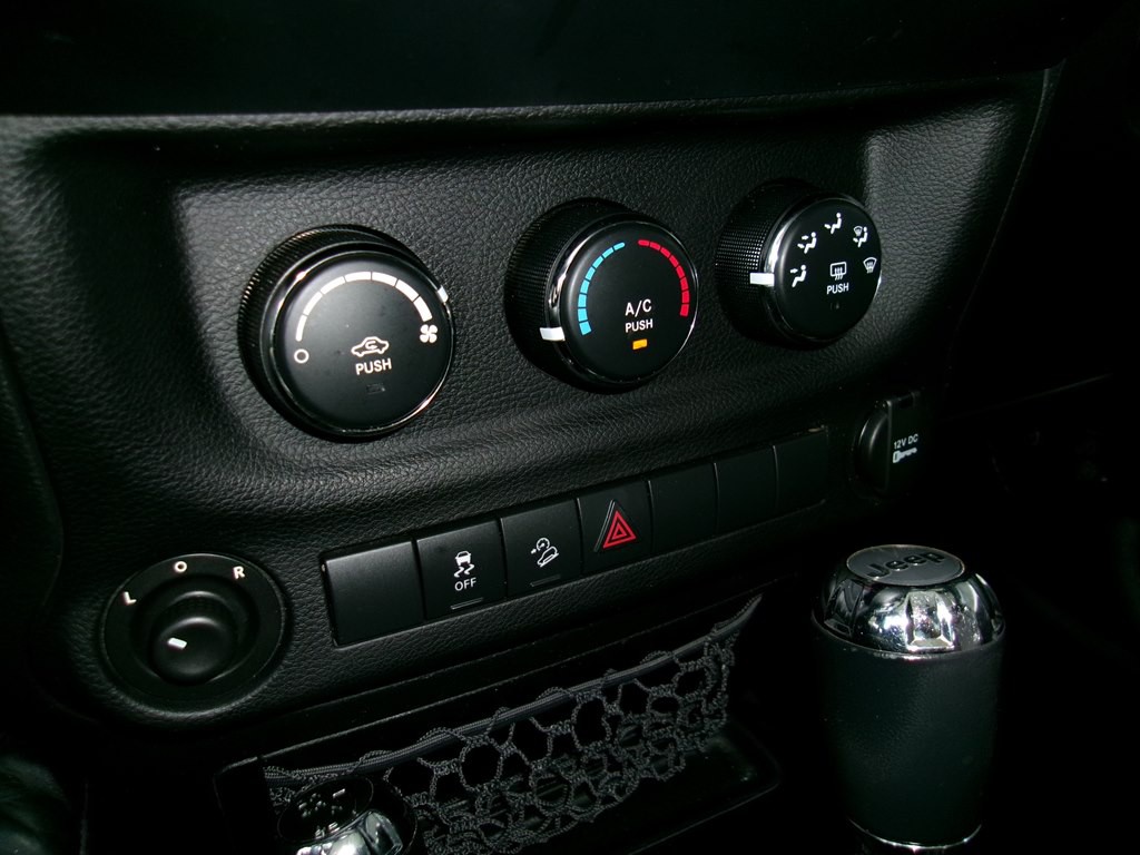 2012 Jeep Wrangler Image 58