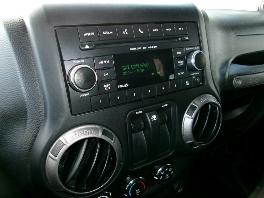 2012 Jeep Wrangler Image 59