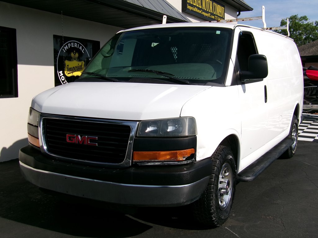 2015 GMC Savana Image 2