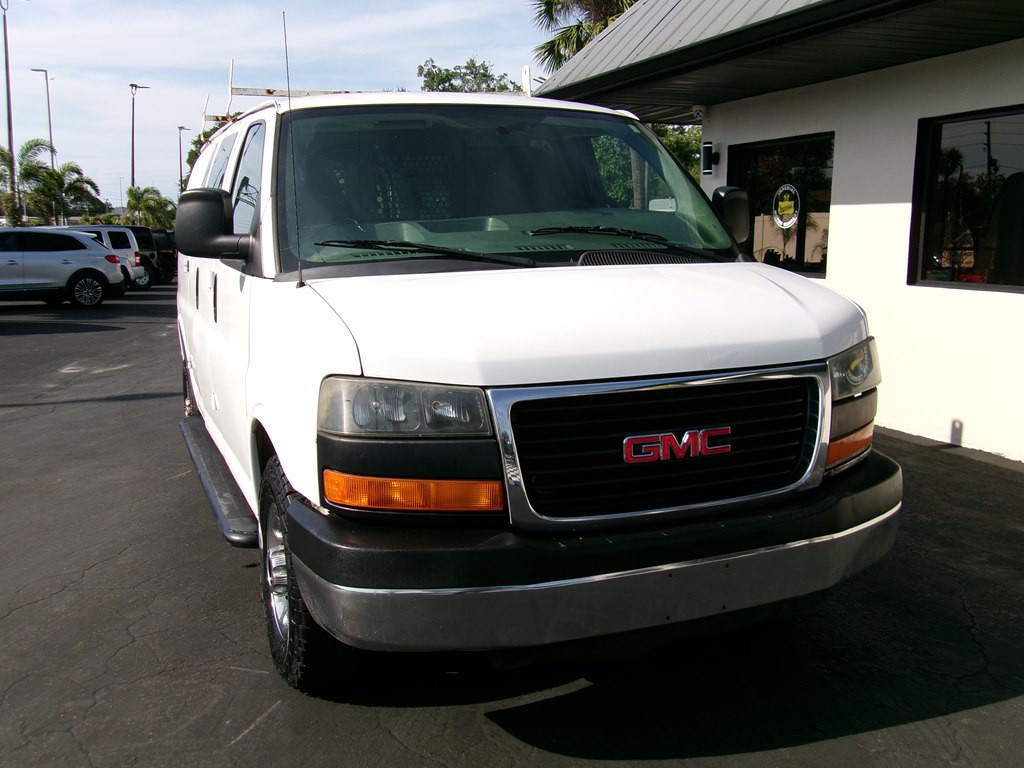 2015 GMC Savana Image 4