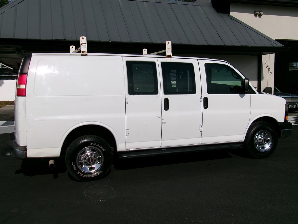 2015 GMC Savana Image 9
