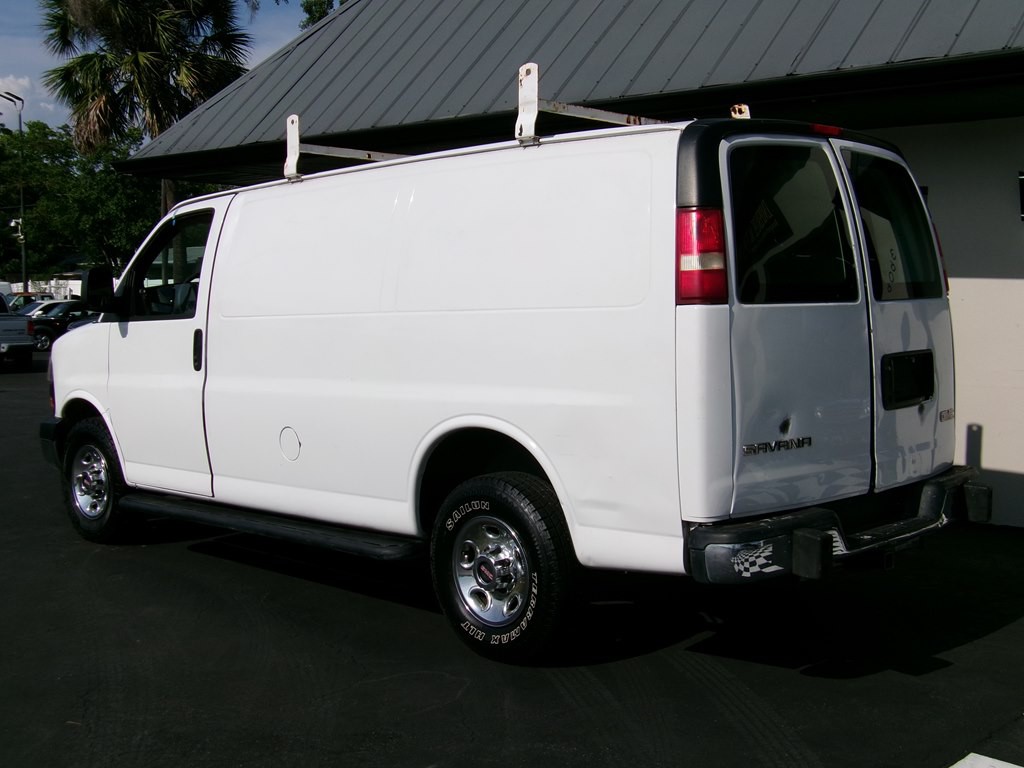 2015 GMC Savana Image 18